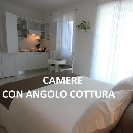 Rooms Il Punto Πεσκιέρα ντελ Γκάρντα Εξωτερικό φωτογραφία