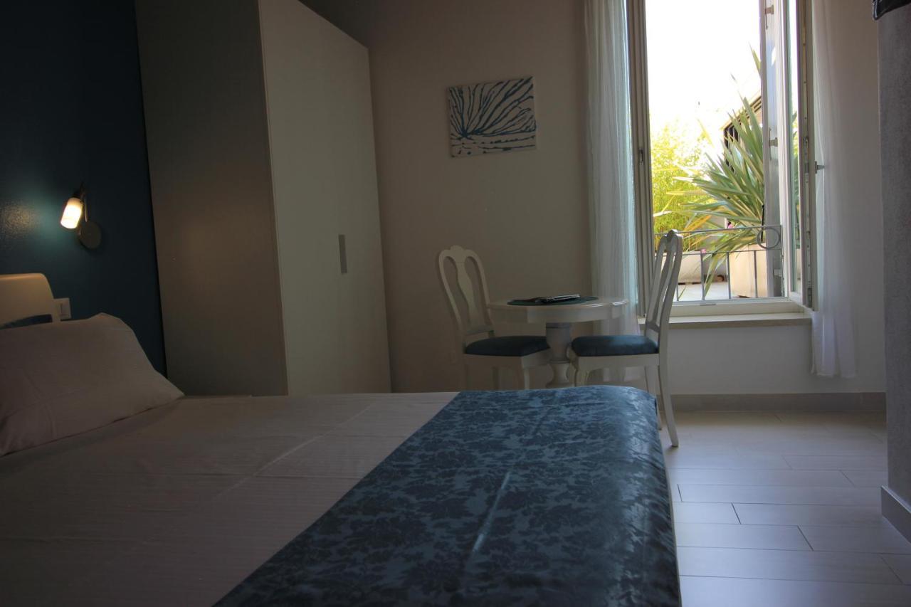 Rooms Il Punto Πεσκιέρα ντελ Γκάρντα Εξωτερικό φωτογραφία