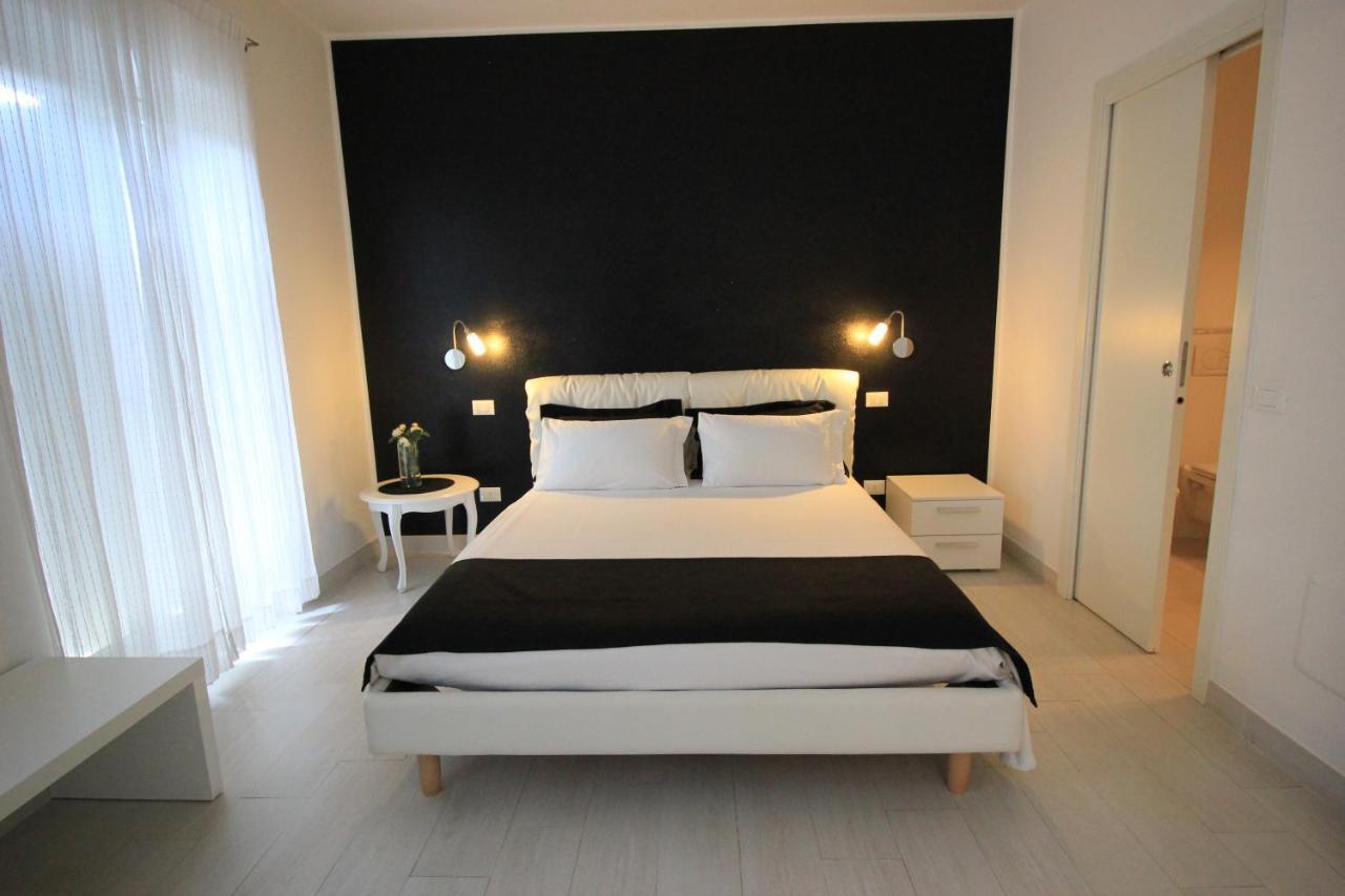 Rooms Il Punto Πεσκιέρα ντελ Γκάρντα Εξωτερικό φωτογραφία